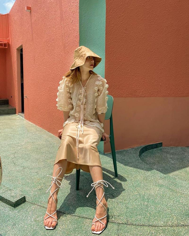 Diện đầm xanh blue cổ điển: Hà Tăng trẻ trung như gái teen - Tóc Tiên khoe dáng đồng hồ cát-8