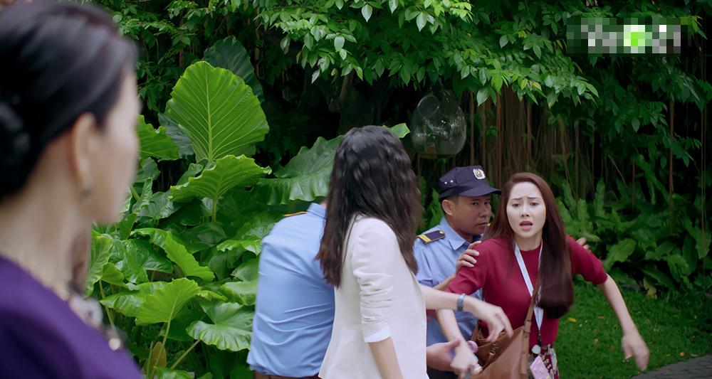 Gạo nếp gạo tẻ tập 20: Tường Vi vừa bị đuổi việc vừa trở thành tâm điểm chỉ trích của 2 cha con ăn bám-3