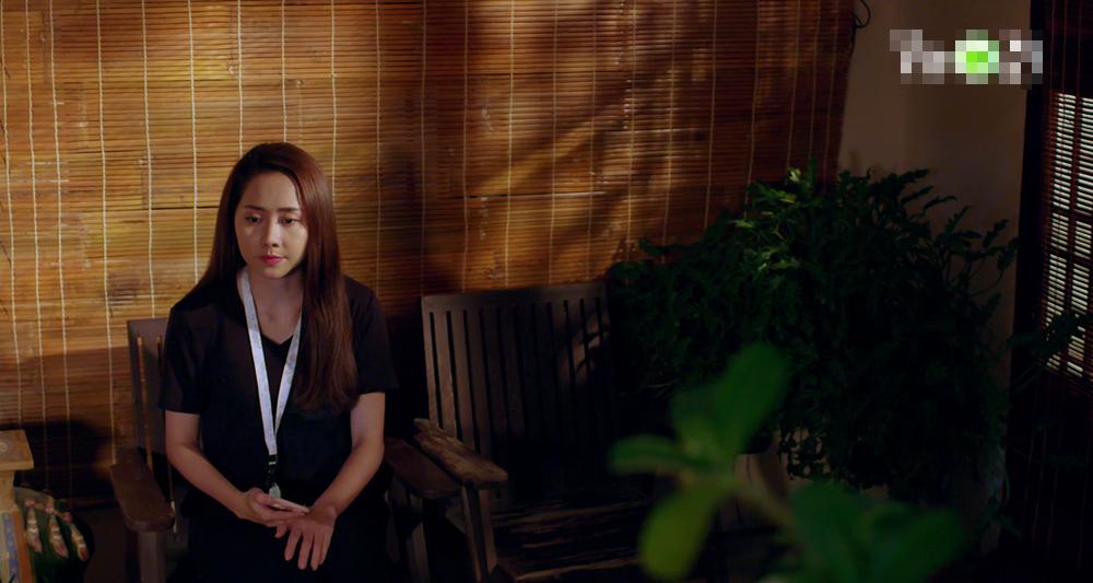 Gạo nếp gạo tẻ tập 20: Tường Vi vừa bị đuổi việc vừa trở thành tâm điểm chỉ trích của 2 cha con ăn bám-7