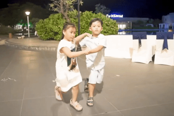 Con trai Khánh Thi - Phan Hiển chứng minh nhảy chính là tố chất nhà nòi-4