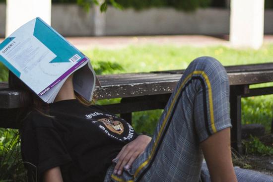 Tiếp sức ôn thi cấp tốc - Mẹo vượt qua ‘chán nản’ cho 12 sĩ tử hoàng đạo