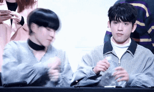 Hội em út ác quỷ nức tiếng giới idol Hàn, ngạc nhiên khi toàn gương mặt thiên thần-32