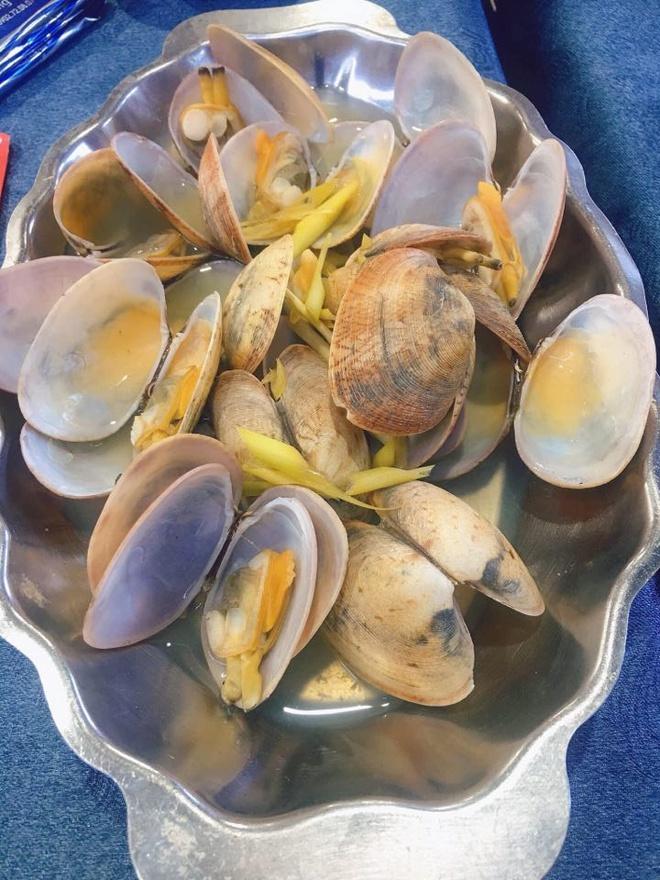 Quán ăn bị đánh giá 1,5 sao, thực khách chịu cảnh taxi dẫn mối-1