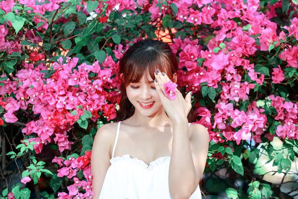 Nhờ dân mạng xóa chướng ngại vật trong ảnh, cô gái tự biến mình thành Tuesday-3