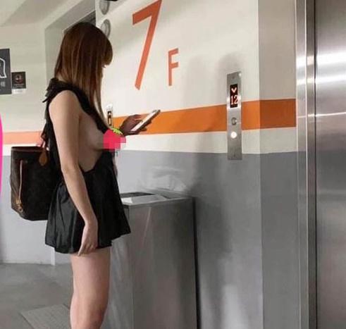 Người phụ nữ thả rông đôi gò bồng đảo, diện áo hở hang đi khắp chợ mua rau-3