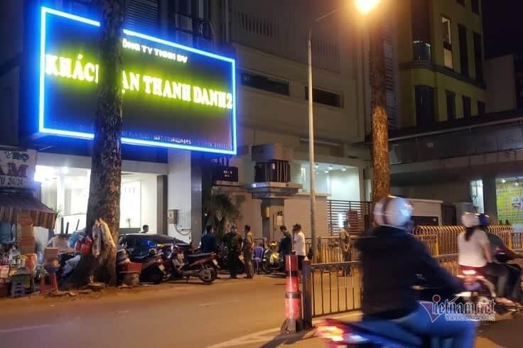 Phong tỏa 1 khách sạn trước bệnh viện tại TP.HCM vì có ca nghi nhiễm Covid-19-1