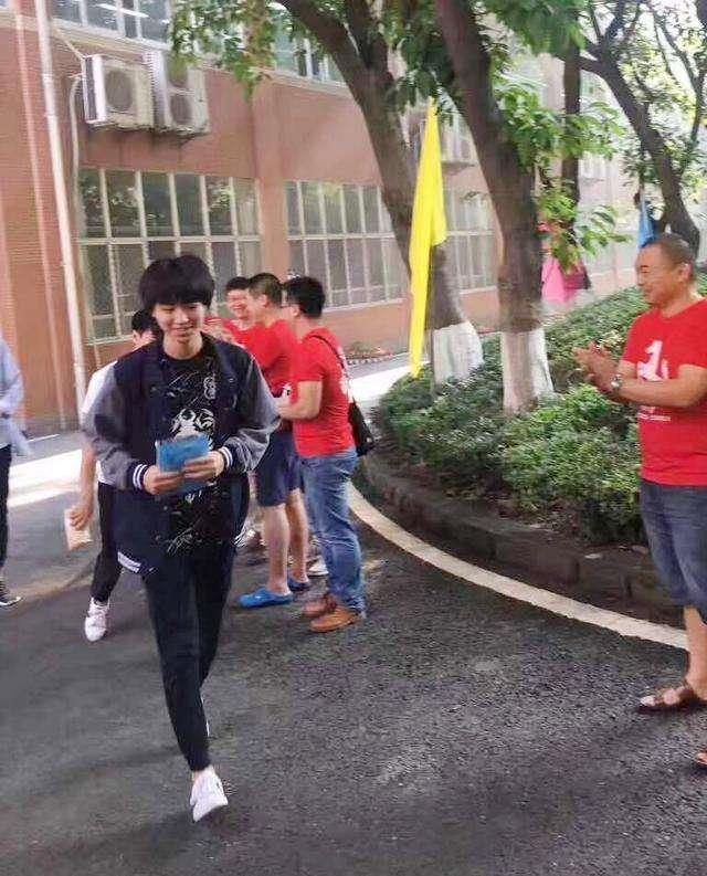 Thần đồng diễn xuất Trương Tử Phong bị tố có chút tiếng đã mắc bệnh ngôi sao-11