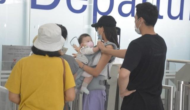 Vợ thiếu gia sòng bạc đình đám Hong Kong cay đắng ôm con về quê sau ly hôn-17