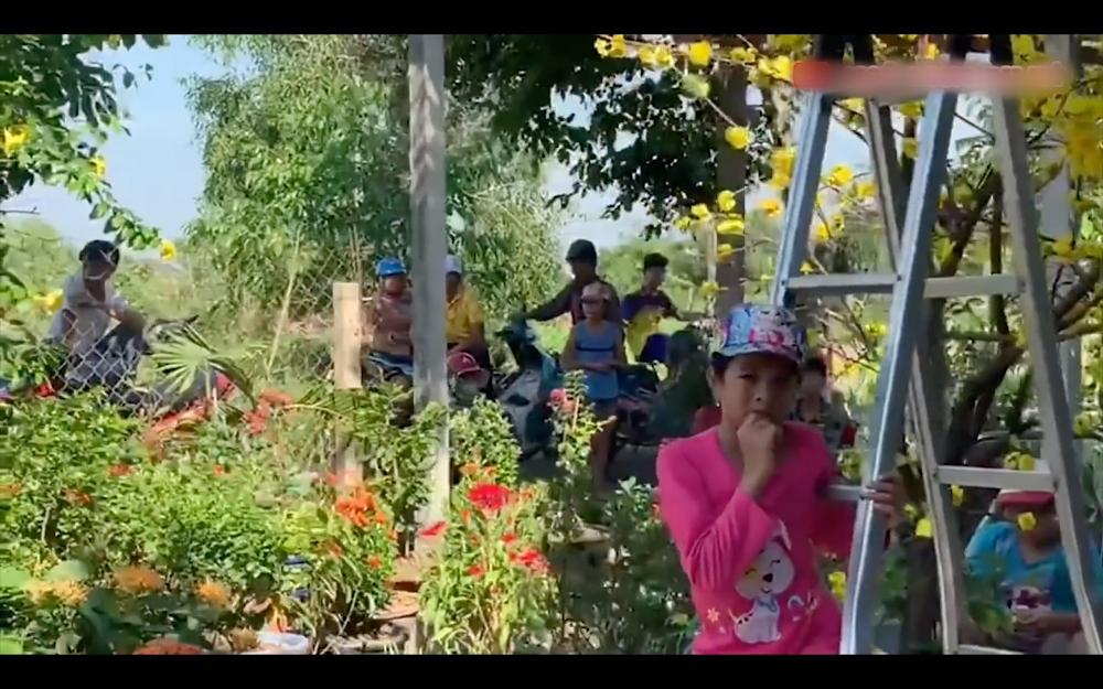 Xót xa cảnh NSƯT Hoài Linh ngủ vạ vật ở phim trường-4