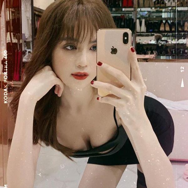 Mặc hội chị em móng dài vuốt bạc, Ngọc Trinh chỉ mê mẩn mẫu móng bình dân-7