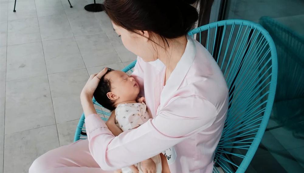 HOT: Lộ diện quý tử mới sinh của hoa hậu Đặng Thu Thảo-1