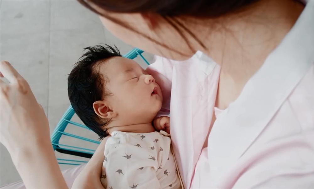 HOT: Lộ diện quý tử mới sinh của hoa hậu Đặng Thu Thảo-2