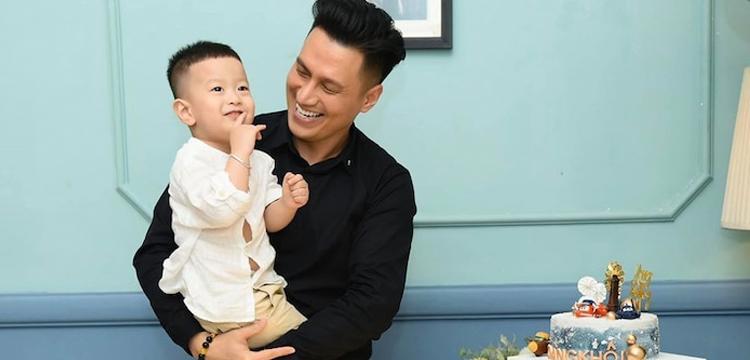 Việt Anh cho thấy hình ảnh ông bố mẫu mực sau 1 năm ly hôn-2