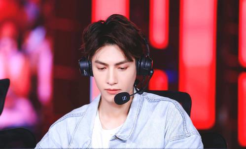 La Vân Hi: mỹ nam cổ trang từng muốn bỏ nghiệp diễn vì trầm cảm-21