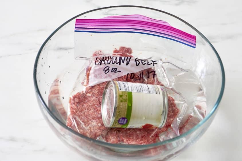 Mách chị em 3 cách rã đông thịt bò dễ ợt lại không làm mất chất dinh dưỡng-4