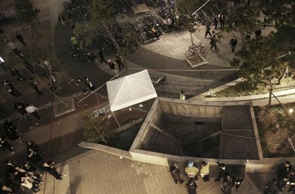 Sự cố sân khấu kinh hoàng của nghệ sĩ-7