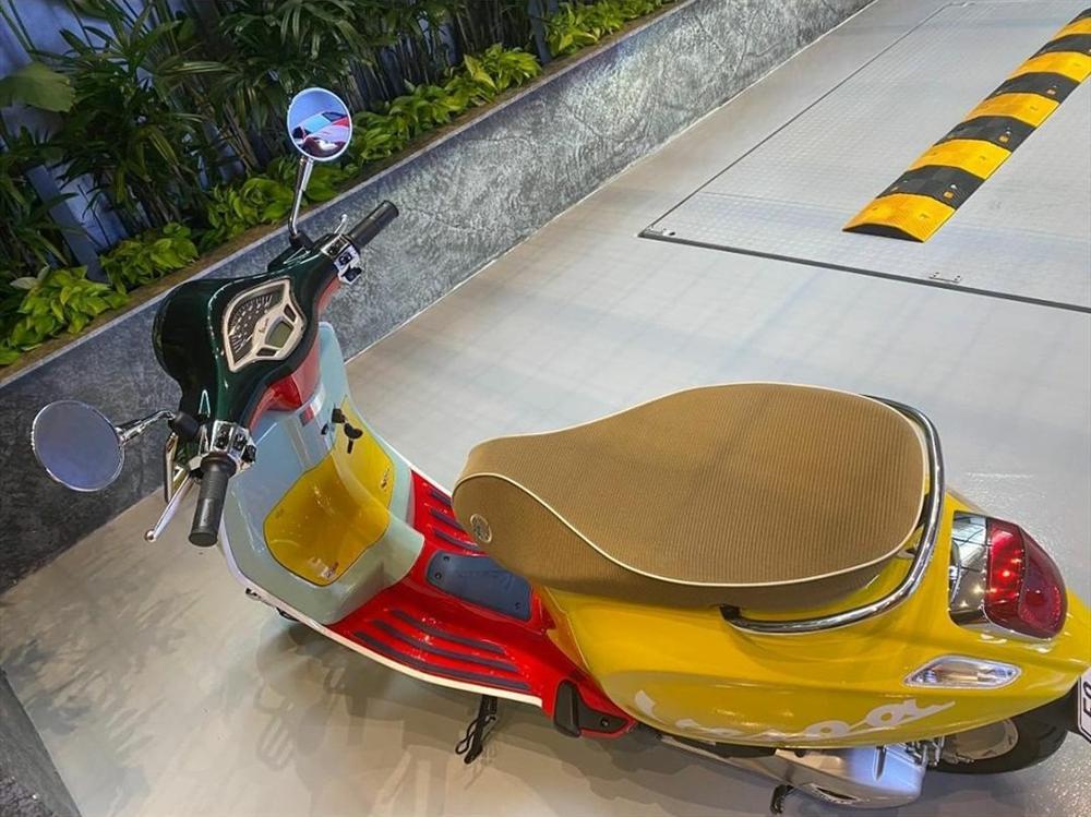 Chiếc xe máy đầu tiên xuất hiện trong gara của vợ chồng Cường Đô La giá bao nhiêu?-9