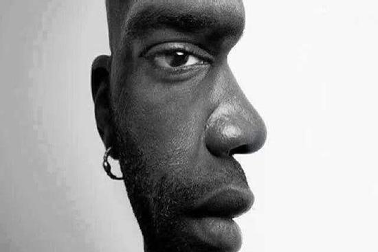 Người đàn ông đang nhìn về hướng nào? Câu trả lời tiết lộ tài năng của bạn