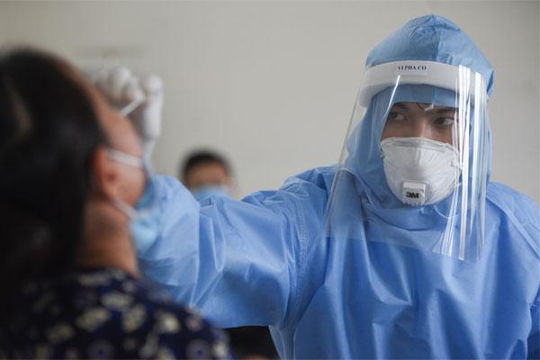 KHẨN: TP.HCM yêu cầu từ 0h đêm nay 31/7, cấm tụ tập 30 người, đóng cửa bar, vũ trường...-3