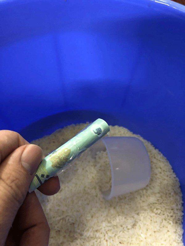 Đi dạy về muộn, võ sư đai đen bị vợ bắt quỳ gối trước ảnh cưới: Khổ lắm ai ơi!-7