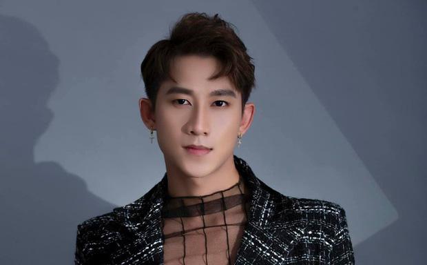 Hồ Gia Hùng (HKT) bị bóc mẽ ảnh ở livestream khác xa ảnh tự đăng lên mạng-4