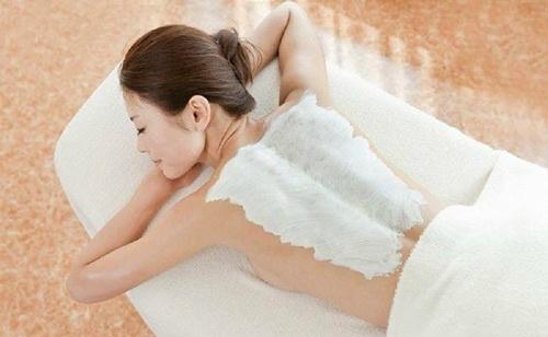 Thúy Ngân nghi ngờ Lâm Vỹ Dạ xúi bậy cách chăm sóc da khi bị cháy nắng-6