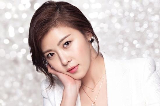 'Hoàng hậu Ki' Ha Ji Won chia sẻ bí kíp độc đáo để níu giữ tuổi xuân