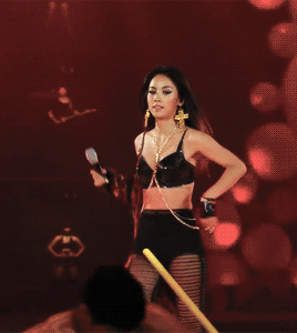 Mỹ nhân Hàn diện bikini, vén nội y trên sân khấu-7