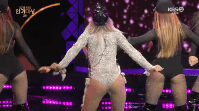 Mỹ nhân Hàn diện bikini, vén nội y trên sân khấu-15