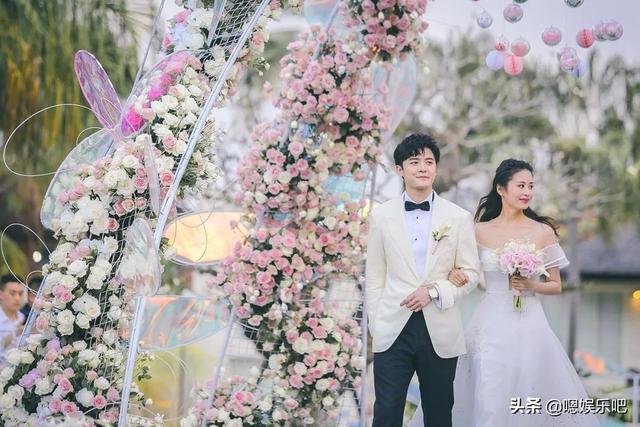 6 đám cưới ngập trong biển hoa bạc tỷ của showbiz Hoa ngữ-28