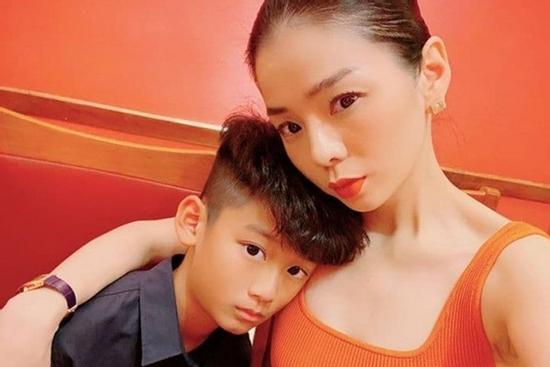 Lệ Quyên lợi dụng trai đẹp trong nhà để 'câu like'