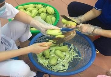 Những suất ăn đầy đủ dinh dưỡng trong khu cách ly Bệnh viện C Đà Nẵng-2
