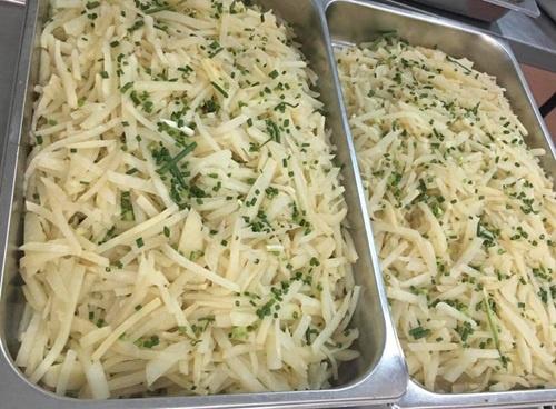 Những suất ăn đầy đủ dinh dưỡng trong khu cách ly Bệnh viện C Đà Nẵng-5