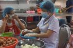 Những suất ăn đầy đủ dinh dưỡng trong khu cách ly Bệnh viện C Đà Nẵng