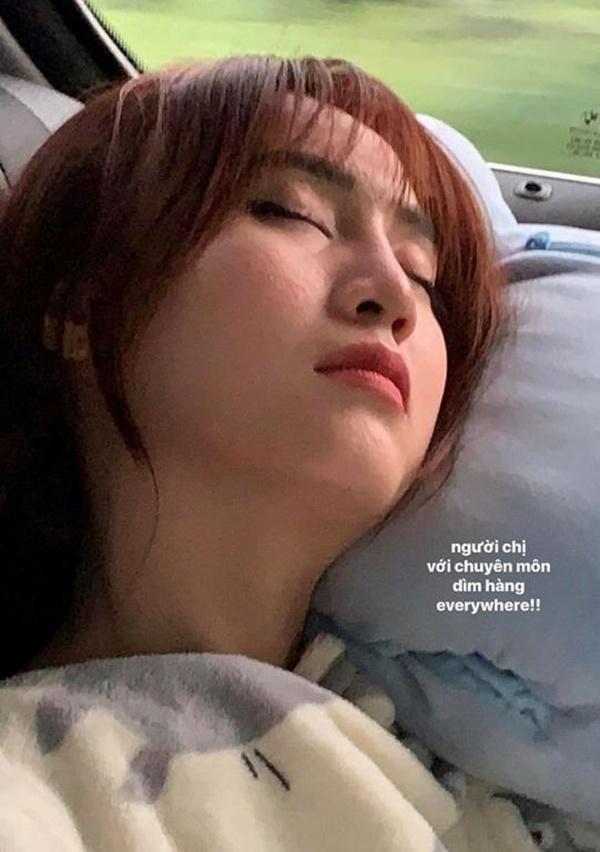 Ninh Dương Lan Ngọc, Nhật Kim Anh ngủ gật trên phim trường