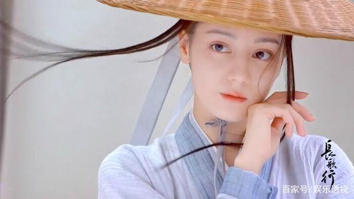 Tạo hình trong Trường ca hành của Địch Lệ Nhiệt Ba đụng hàng với Dương Mịch, Triệu Lệ Dĩnh-6