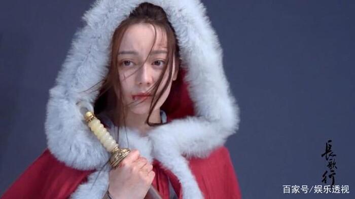 Tạo hình trong Trường ca hành của Địch Lệ Nhiệt Ba đụng hàng với Dương Mịch, Triệu Lệ Dĩnh-8