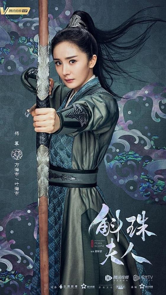 Tạo hình trong Trường ca hành của Địch Lệ Nhiệt Ba đụng hàng với Dương Mịch, Triệu Lệ Dĩnh-10