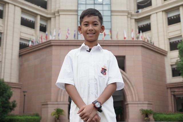 Cậu bé bán hàng rong nói 16 thứ tiếng như gió nổi đình đám 2 năm trước giờ ra sao?-6