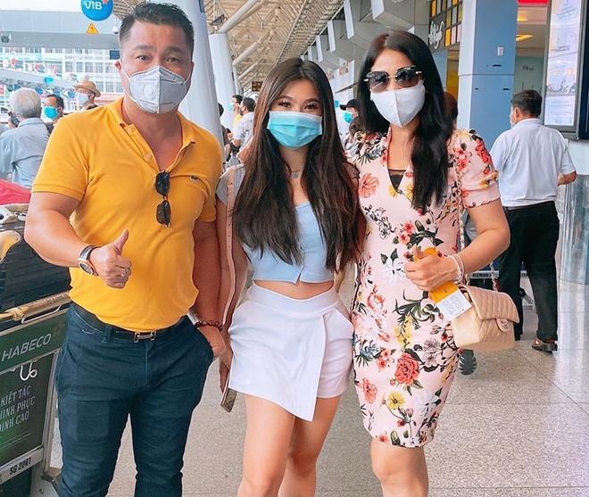 Lý Hùng ra đón Lý Hương và cháu gái sau 14 ngày cách ly ở Hải Dương-1