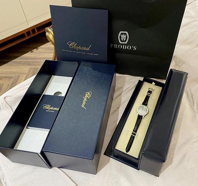 Ở nhà tự cách ly, Hằng Túi tậu luôn đồng hồ tiền tỷ giải xui-5