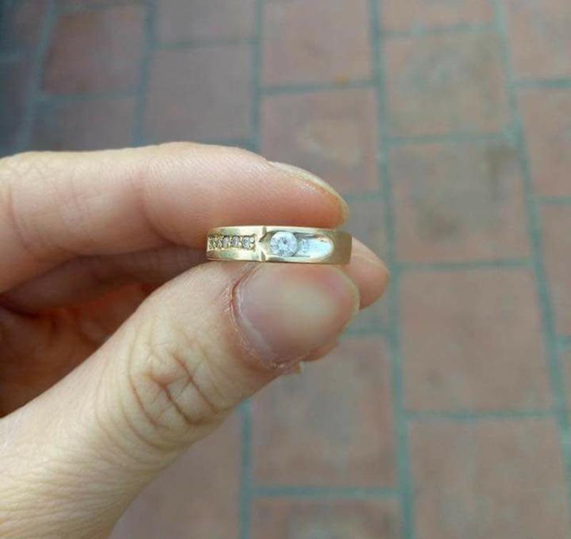 Bạn trai cắm sừng trước ngày cưới với tình cũ, cô gái hủy hôn nhưng giữ lại nhẫn, dân mạng khuyên hãy bán lấy tiền tiêu xài-1