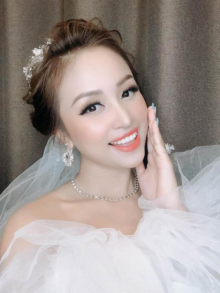 Vân Hugo bật khóc trong đêm khi cùng con trai và chồng sắp cưới Nam tiến-2