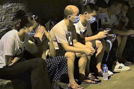 Đối tượng bị nghi cầm đầu đường dây dẫn người trái phép vào TP.HCM có biểu hiện ho sốt