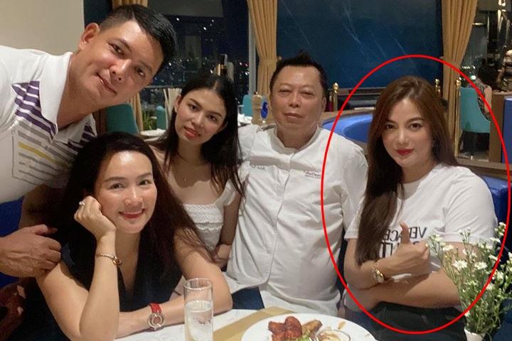 Trương Ngọc Ánh gia nhập hội mỹ nhân bị váy lụa dìm hàng, lộ thân hình sồ sề-10