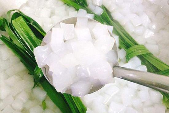 Rùng mình cách chế biến thạch dừa siêu bẩn