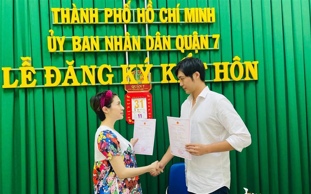 Bạn trai Hàn Quốc hớn hở nhảy múa khi cùng Pha Lê đăng ký kết hôn-2