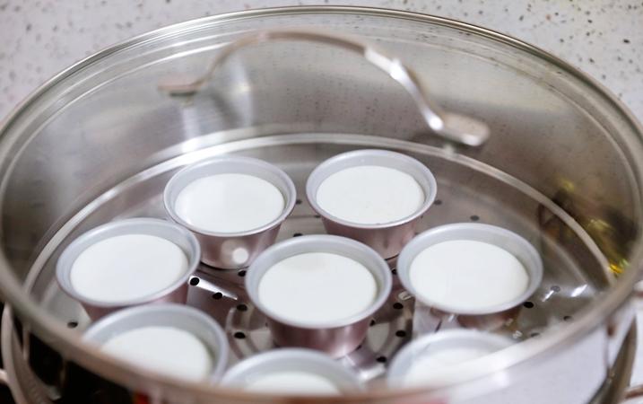 Không có lò nướng cũng chẳng hề chi khi tôi vẫn làm được món bánh gạo sữa ngon hoàn hảo thế này!-4