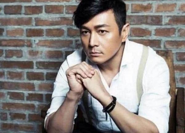 Trai đẹp Cbiz cung phụng vợ nhưng bị lừa mất 40 tỷ, còng lưng kiếm tiền nuôi con tu hú-1