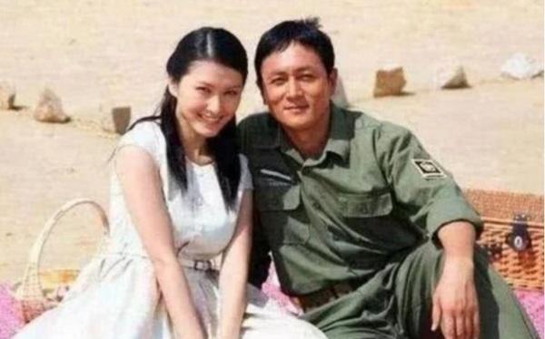 Trai đẹp Cbiz cung phụng vợ nhưng bị lừa mất 40 tỷ, còng lưng kiếm tiền nuôi con tu hú-2